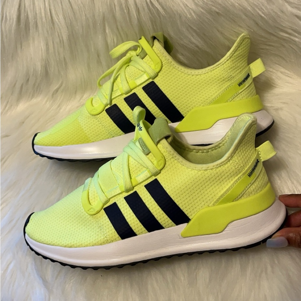 Adidas Sneakers